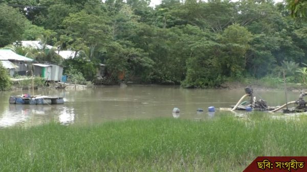 প্রশাসন রেহাই পেলেও অবৈধ খাল কাটার তাণ্ডব