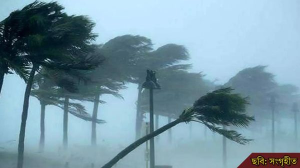 ৬০ কিমি বেগে ঝড় আসছে দক্ষিণাঞ্চলে