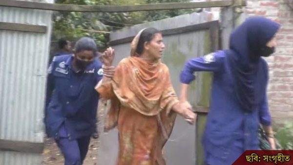 বগুড়ায় হাতকড়াসহ আওয়ামী লীগ নেতা ছিনতাই