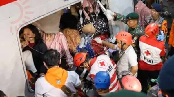 ইন্দোনেশিয়ায় ট্রেন সংঘর্ষ