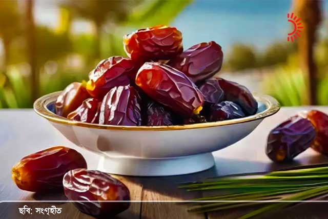 খেজুর খাওয়া