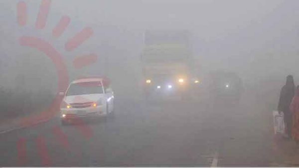 ঢাকায় কুয়াশার বৃষ্টি, শীতের আমেজে জড়ানো সকাল