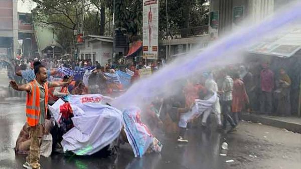 আউটসোর্সিং কর্মীদের চূড়ান্ত হুঁশিয়ারি