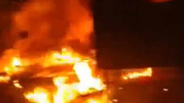 গ্যারেজে আগুন