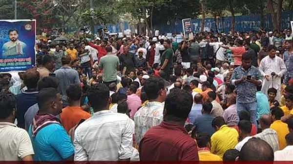 মেয়র ইশরাকের দাবিতে