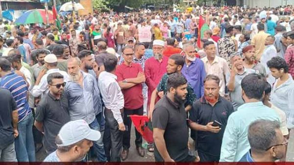 ইশরাকের সমর্থকদের উচ্ছ্বাস