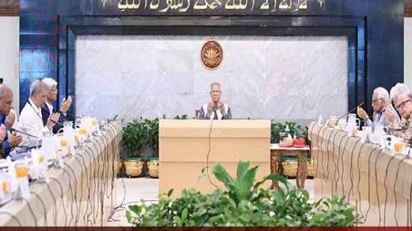 শিক্ষককে রাষ্ট্রীয় সম্মাননা দেওয়ার সিদ্ধান্ত