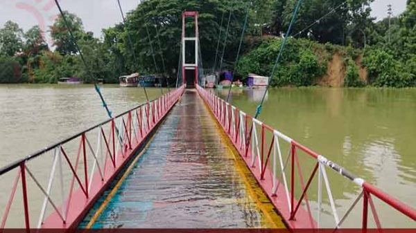 ঝুলন্ত সেতুতে পর্যটক চলাচলে নিষেধাজ্ঞা