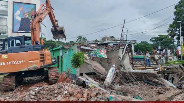 কোটালীপাড়ায় শতাধিক অবৈধ স্থাপনা উচ্ছেদ