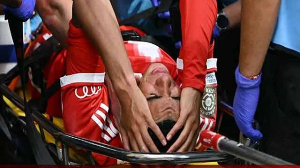 ক্লাব বিশ্বকাপে দোন্নারুম্মার সঙ্গে সংঘর্ষে গুরুতর চোট পান মুসিয়ালা। বাঁ পায়ের হাড় ভাঙা ও গোড়ালি স্থানচ্যুত হওয়ায় কয়েক মাস মাঠের বাইরে থাকবেন।